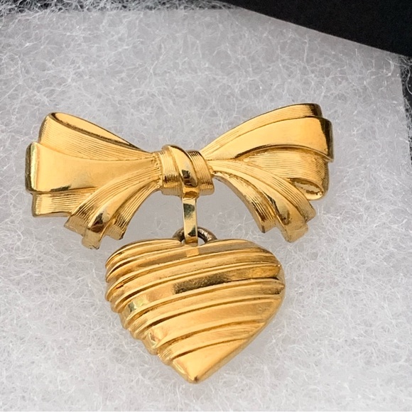 Vintage Avon Heart and Bow Grandmother Brooch Pin - Picture 3 of 7